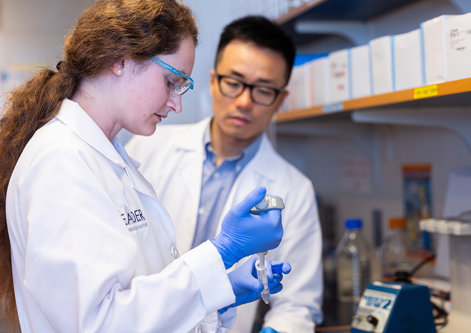 stuet and adviser in lab