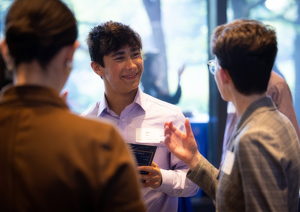 young Emory alumni gather